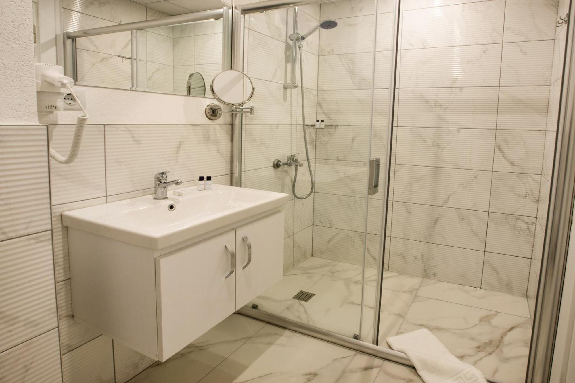 First Joy Hotel Trabzon Buitenkant foto