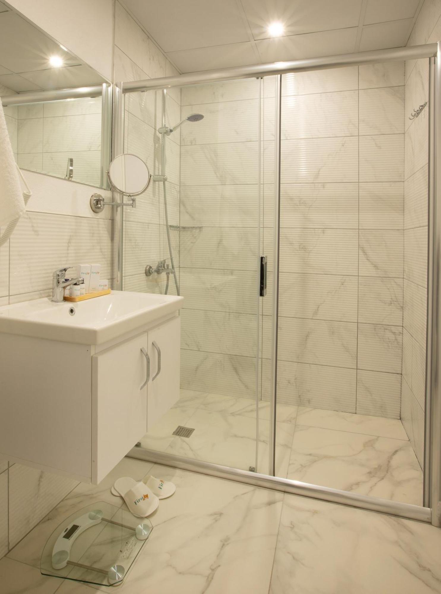 First Joy Hotel Trabzon Buitenkant foto